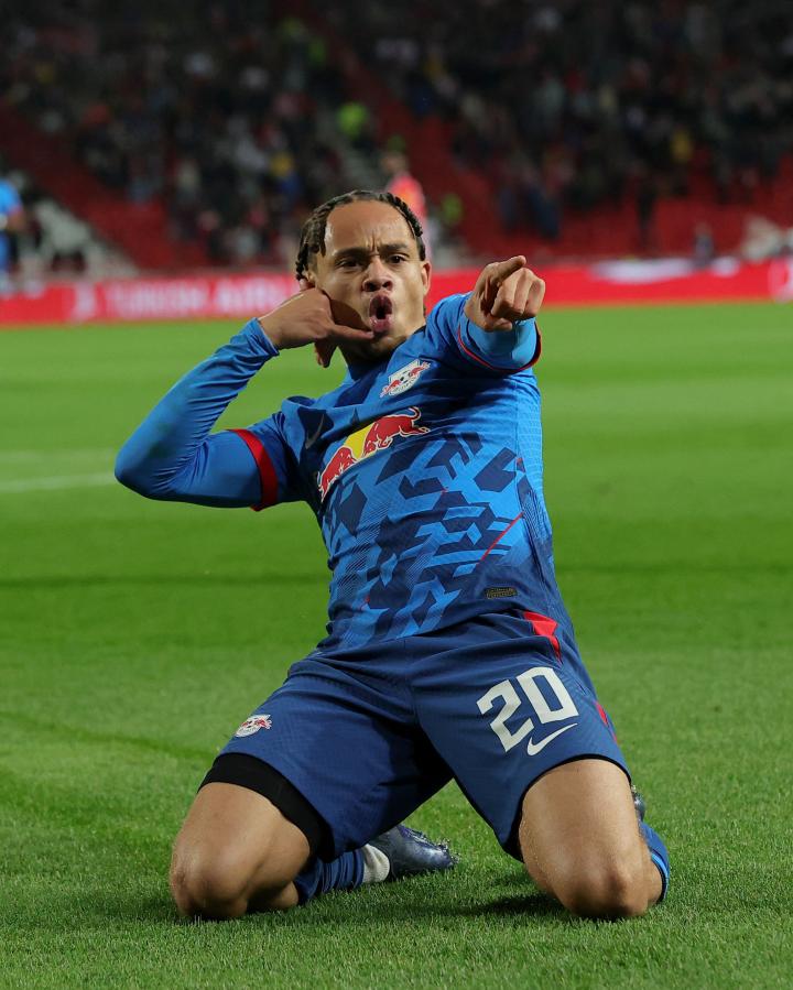 巴塞罗那冲刺阶段门线救险，志在欧联名次提升，管理层满意，赛季目标并未改变的简单介绍