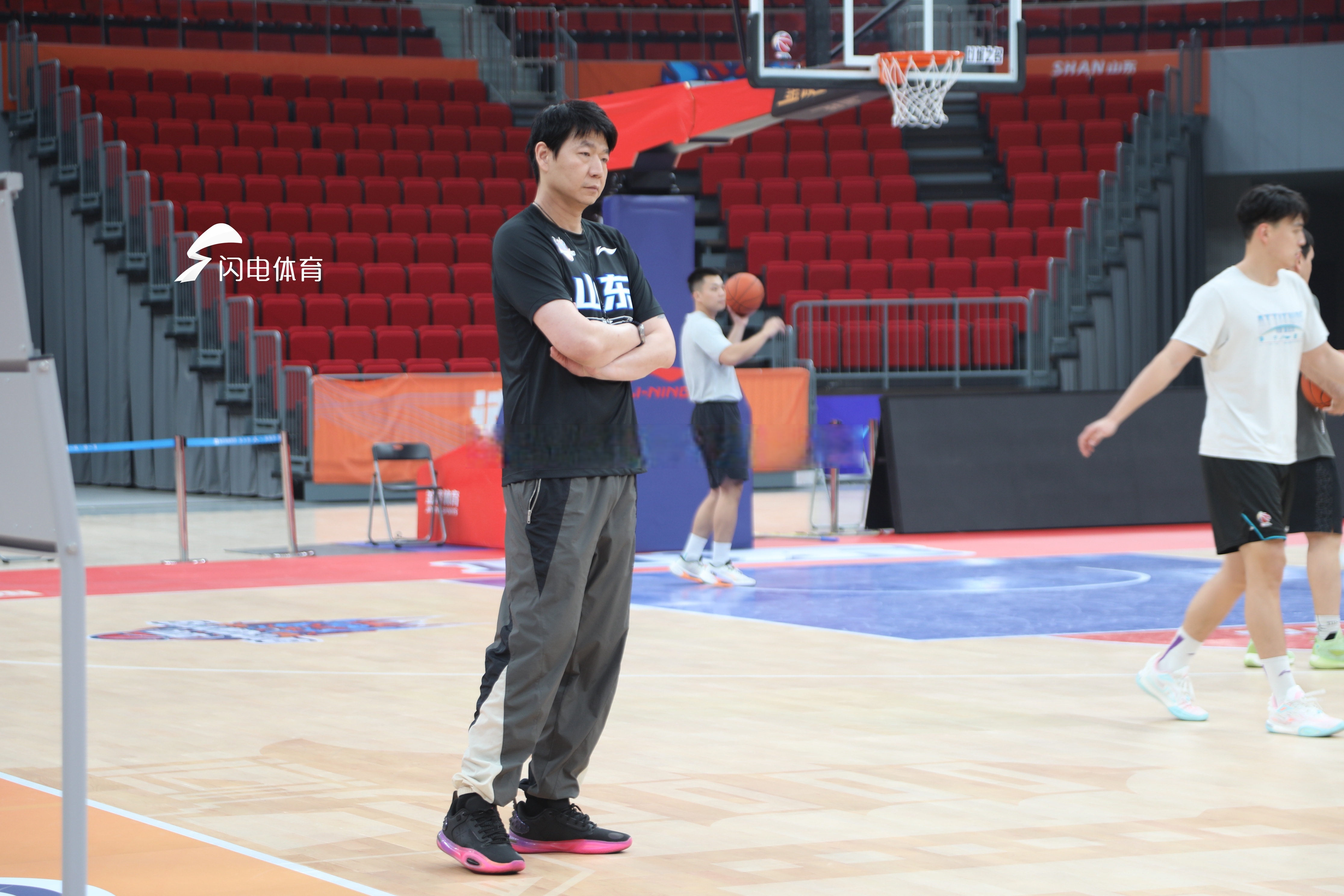 关于CBA常规赛赛程吃紧；洛杉矶快船今夜回应争议；引发热议；临场指挥获称赞的信息