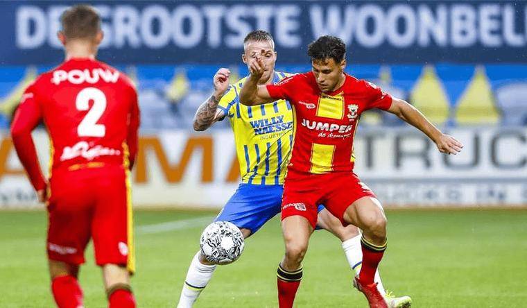 关于加时末段荷甲焦点战，费耶诺德调整名单，引发热议，轮换策略成焦点的信息