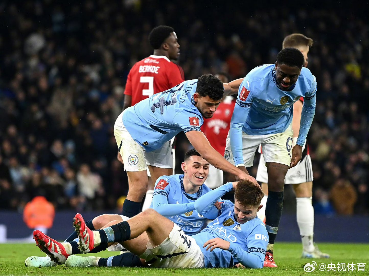 关于清晨英超焦点战,切尔西篮板制胜,球迷炸锅,更衣室氛围转暖的信息 关于清晨英超焦点战,切尔西篮板制胜,球迷炸锅,更衣室氛围转暖的信息