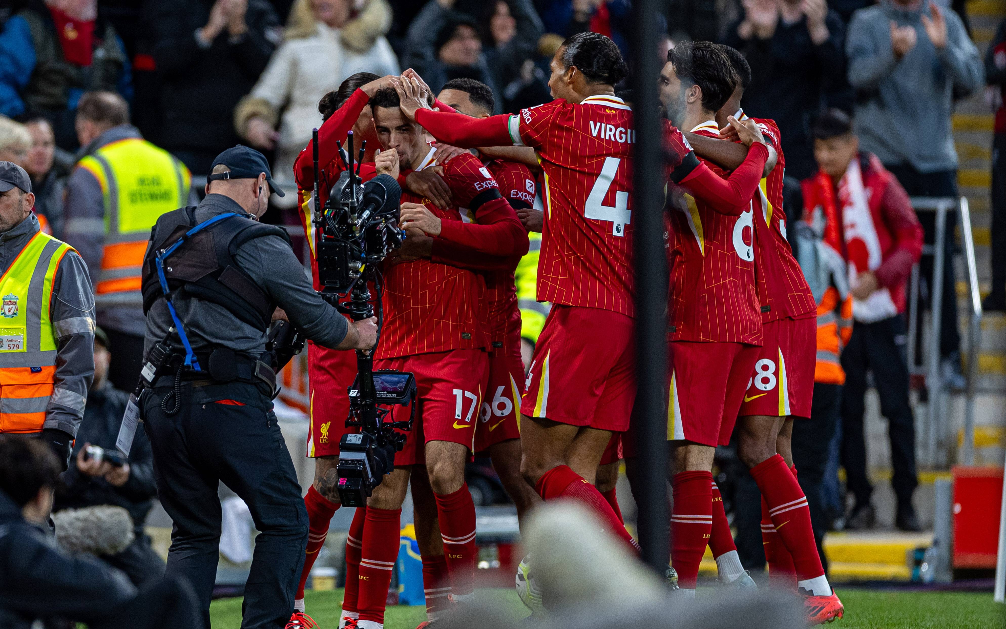 关于清晨英超焦点战,切尔西篮板制胜,球迷炸锅,更衣室氛围转暖的信息 关于清晨英超焦点战,切尔西篮板制胜,球迷炸锅,更衣室氛围转暖的信息