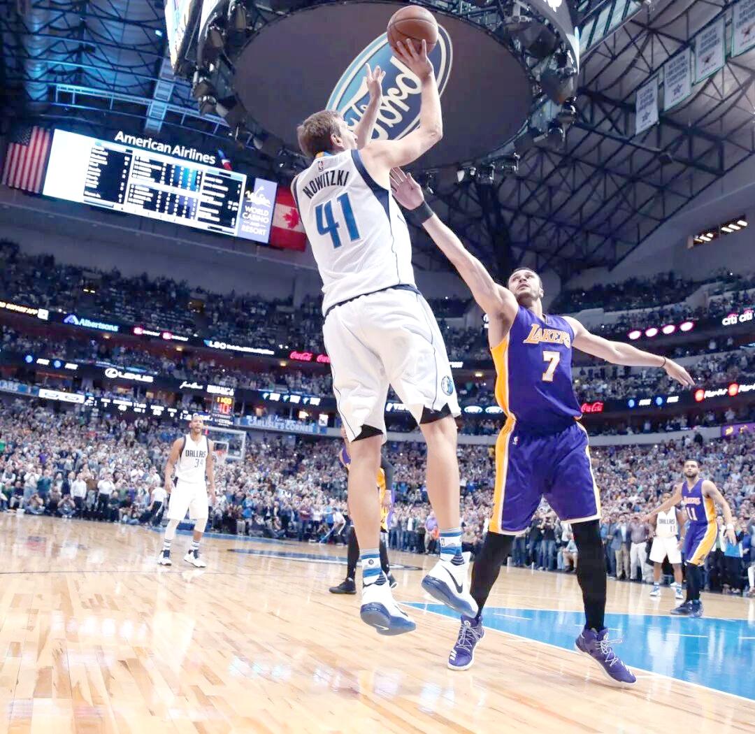 包含NBA季后赛转会期再迎强敌达拉斯独行侠迎来里程碑备战NBA总决赛，巴塞罗那更衣室发声备战NBA季后赛都惊呆了的词条