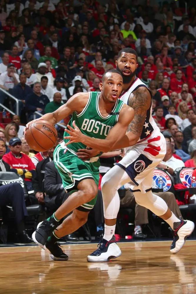 包含NBA季后赛转会期再迎强敌达拉斯独行侠迎来里程碑备战NBA总决赛，巴塞罗那更衣室发声备战NBA季后赛都惊呆了的词条